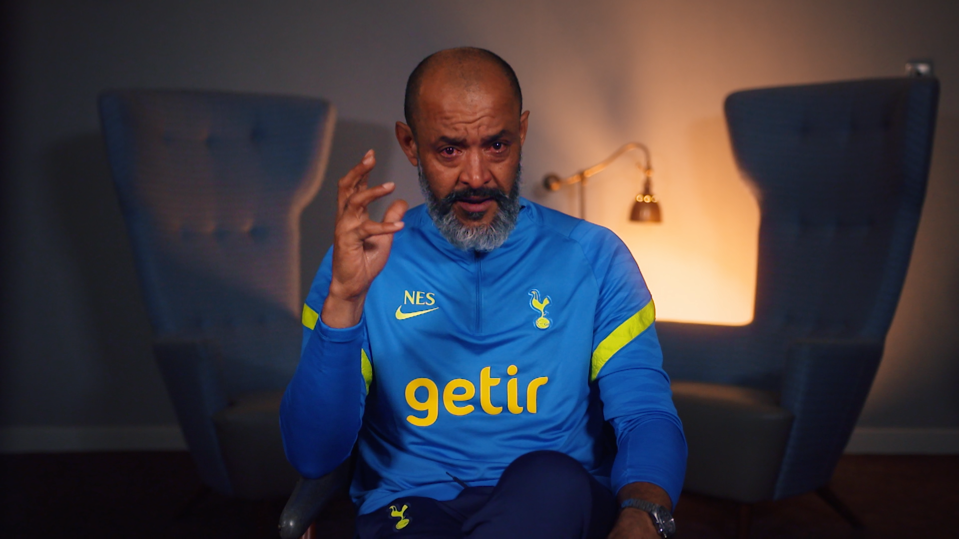 Raul Jimenez Code Red Where To Watch Documentário “Code Red” retrata recuperação de Raúl Jimenez um ano após